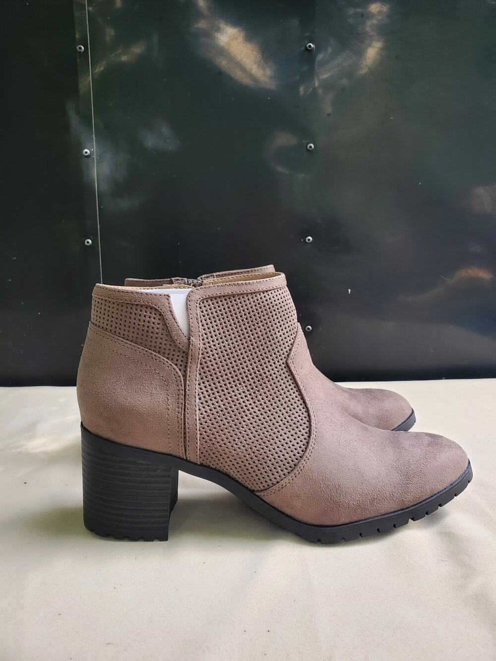 Lifestride Womens Matilda Ankle Boots 11M Taupe Perforated Block Heel Side Zip